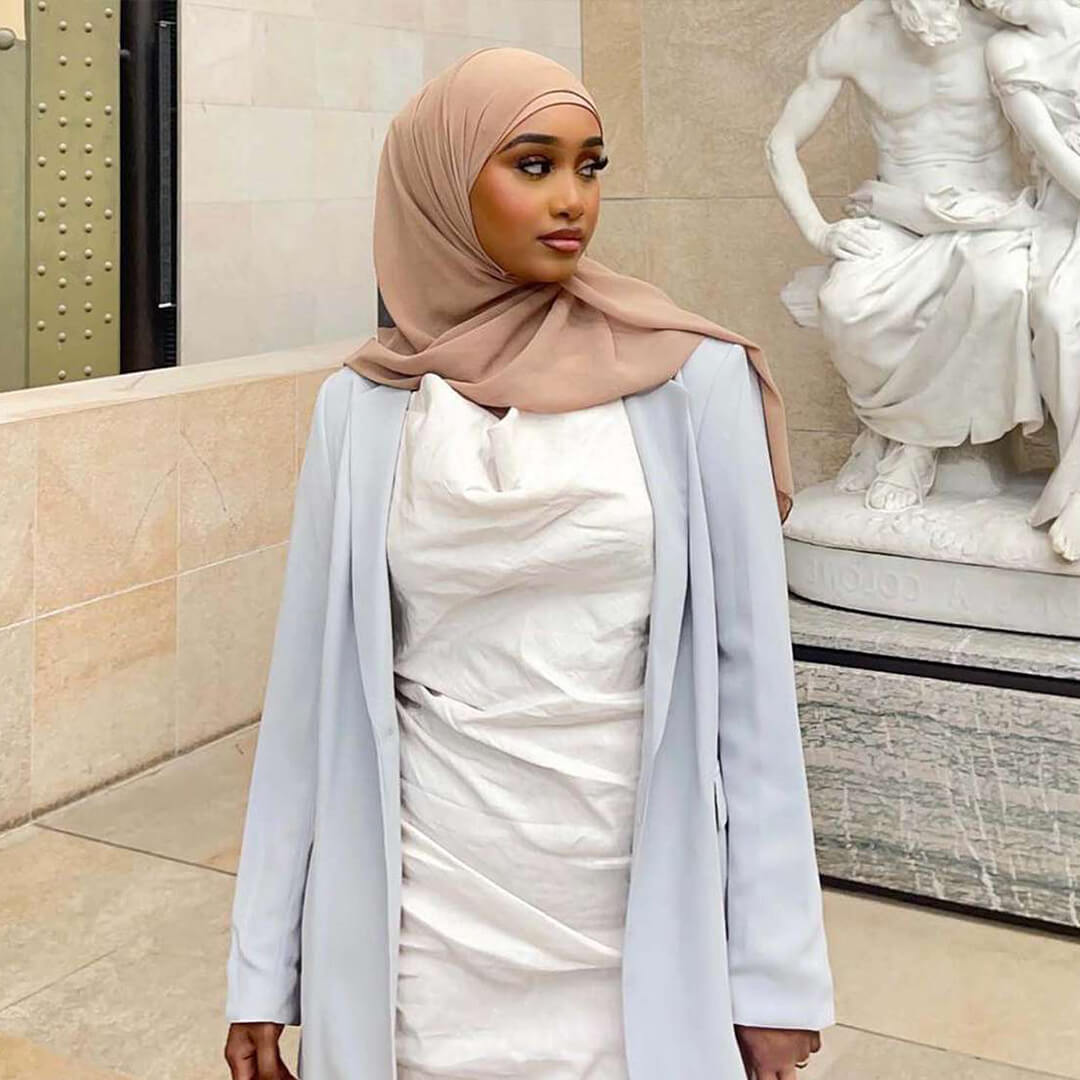 5 Essential Wardrobe Staples for Every Modest Fashionista